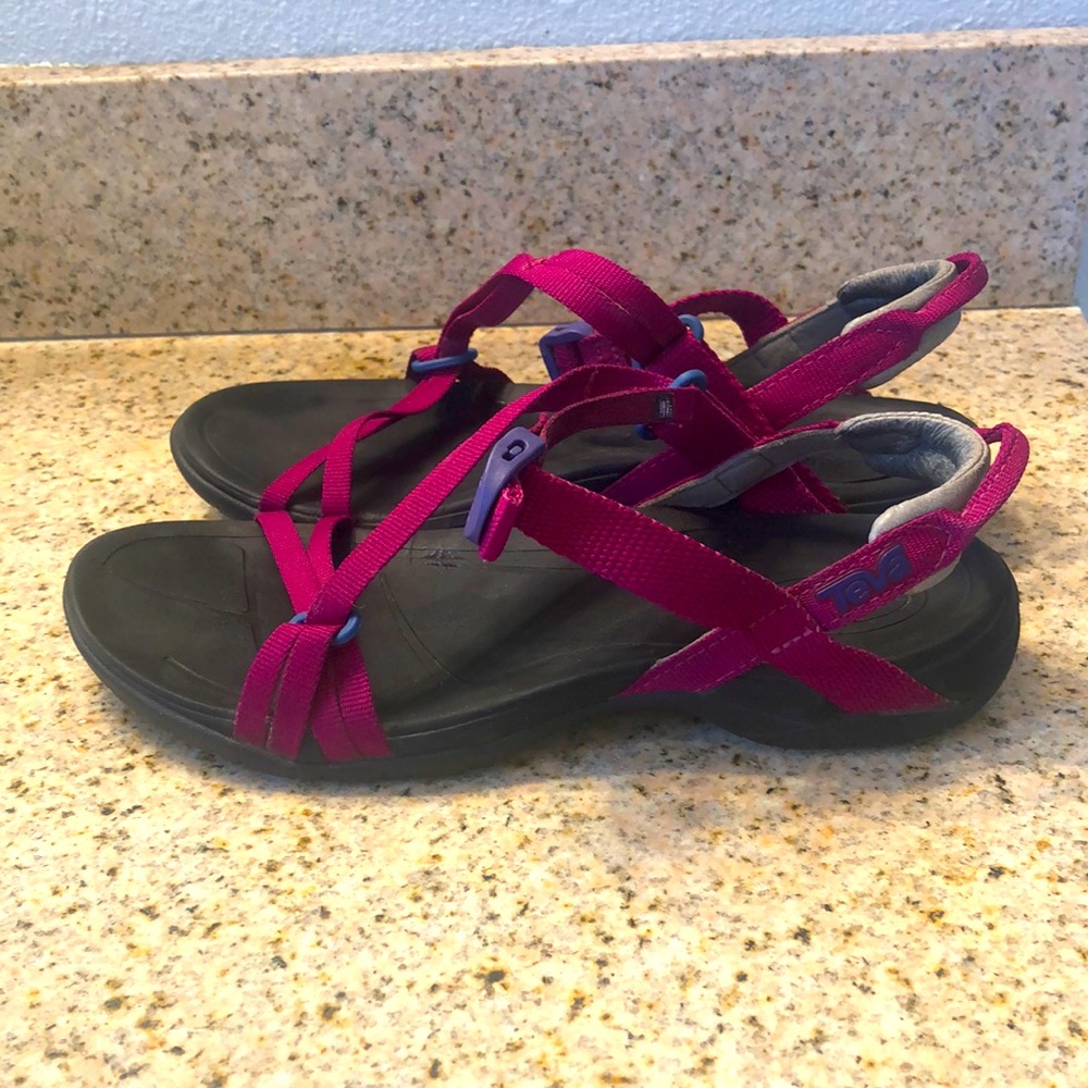 Teva Women's Sirra Sport Sandal, size 7